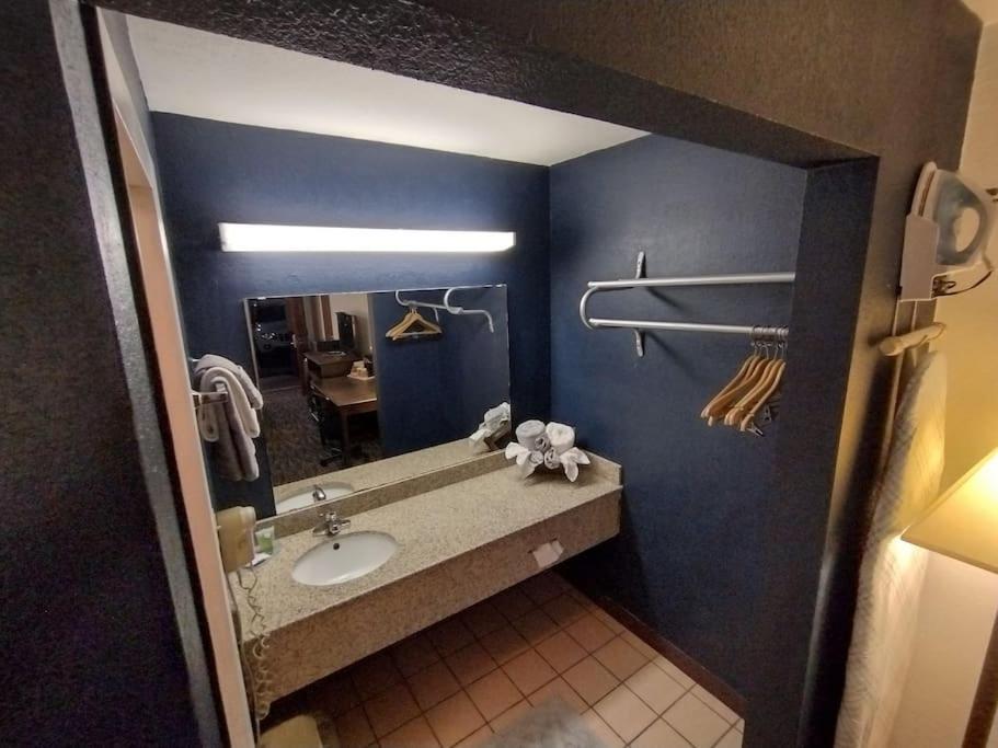 Osu King Bed Hotel Room 109 Wi-Fi Booking Stillwater Εξωτερικό φωτογραφία