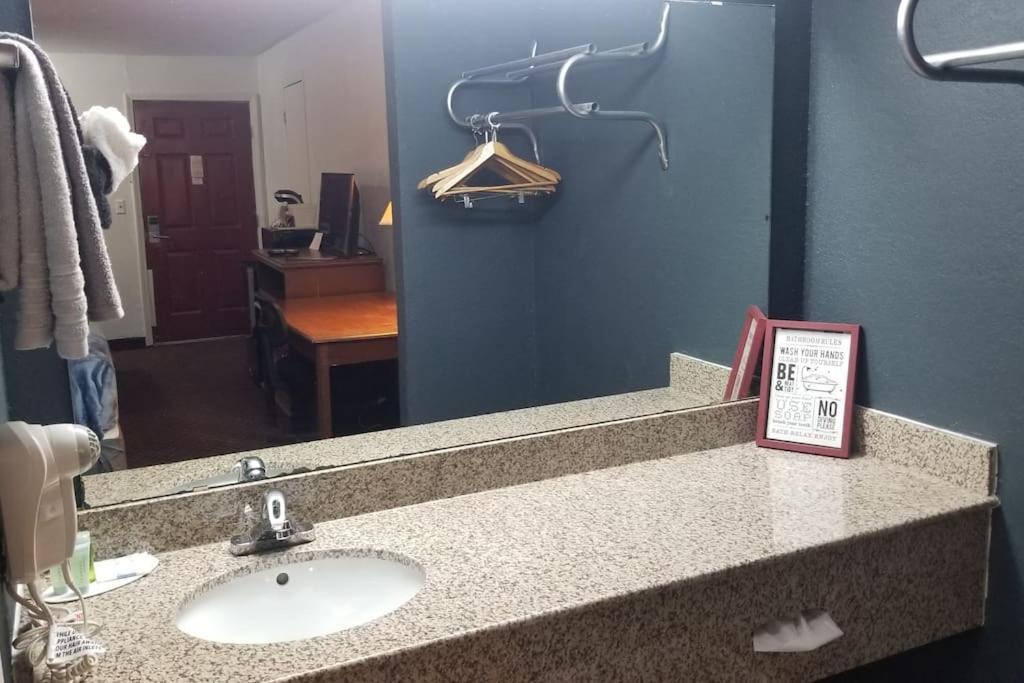 Osu King Bed Hotel Room 109 Wi-Fi Booking Stillwater Εξωτερικό φωτογραφία