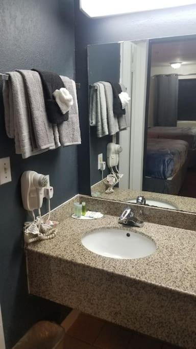 Osu King Bed Hotel Room 109 Wi-Fi Booking Stillwater Εξωτερικό φωτογραφία
